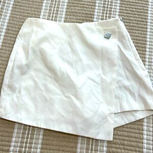 Zara basic white shorts skirt front XS